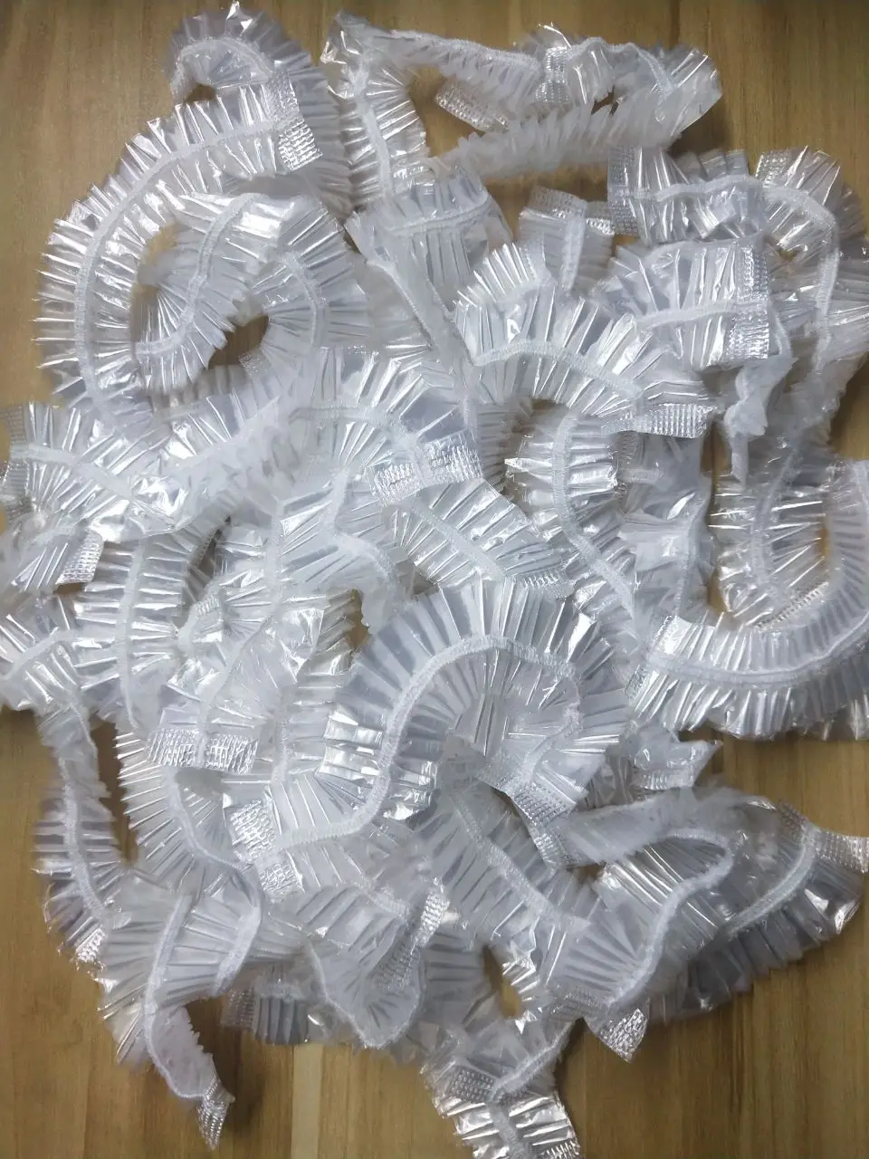 Gorro de secado de cabello impermeable barato al por mayor para salón, gorro de ducha desechable transparente de plástico PE personalizado
