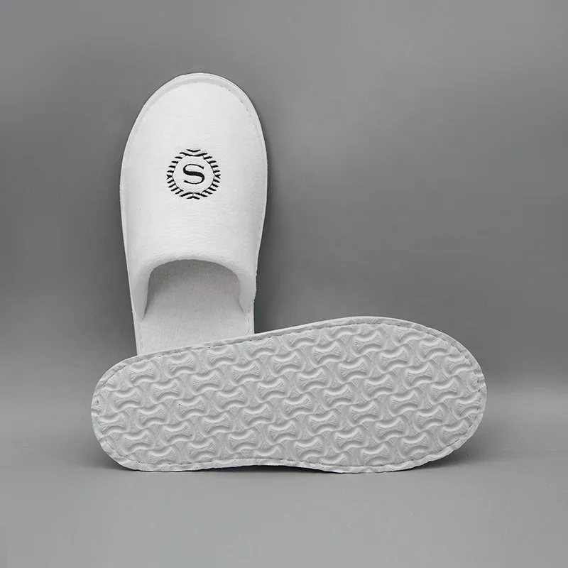 Zapatillas desechables de alta calidad con punta cerrada y logotipo bordado para hotel, zapatillas de hotel personalizadas de lujo de marca