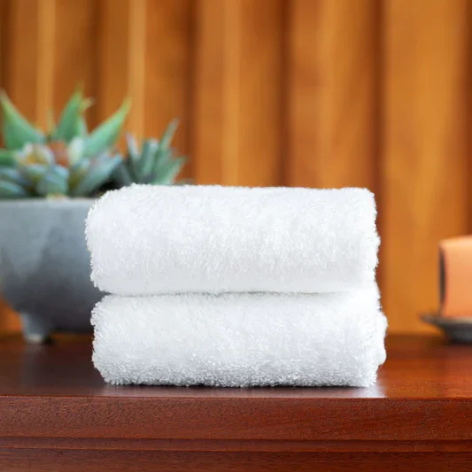 Serviette de bain d'h&ocirc;tel en coton &eacute;gyptien 600 g/m&sup2;, ensemble de luxe blanc 70x140, 550 grammes, style uni, jetable et compress&eacute;, sans logo