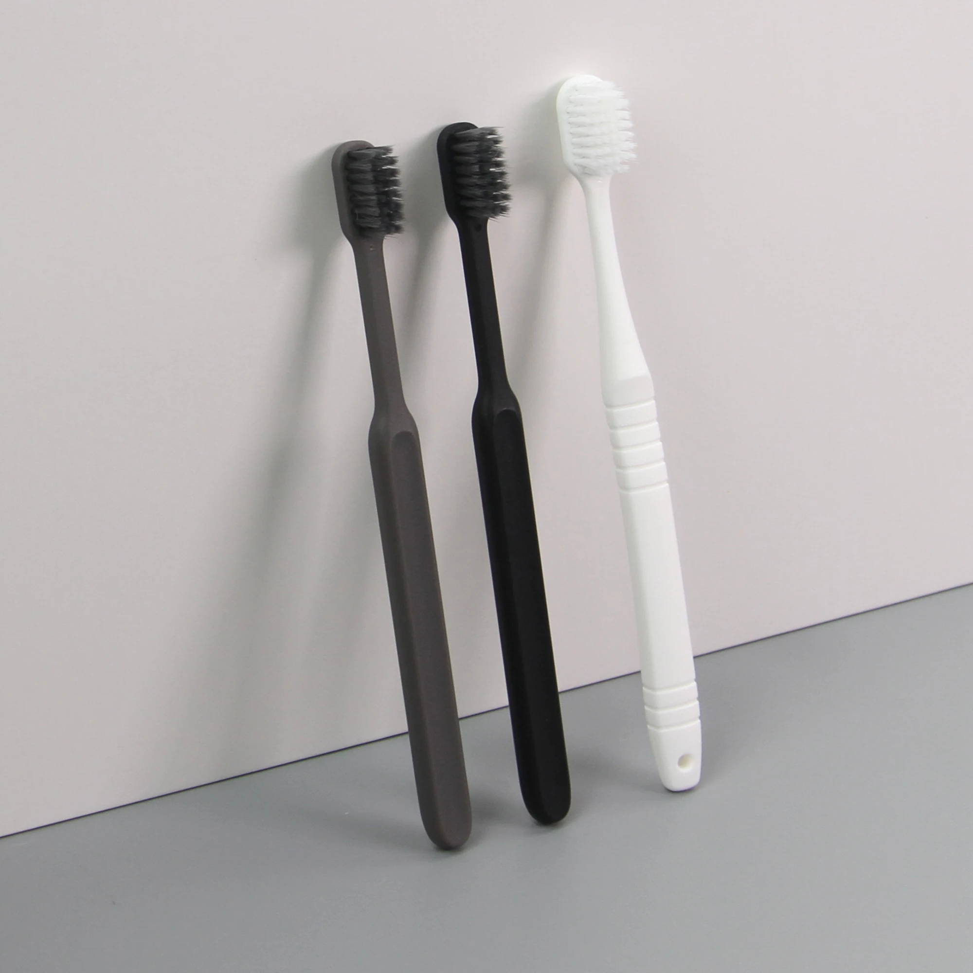 New Design Convenient Disposable Toothbrush For Hotel Guests Soft Portable Hygiene Care Cleaning Bursting Bead Toothbrush