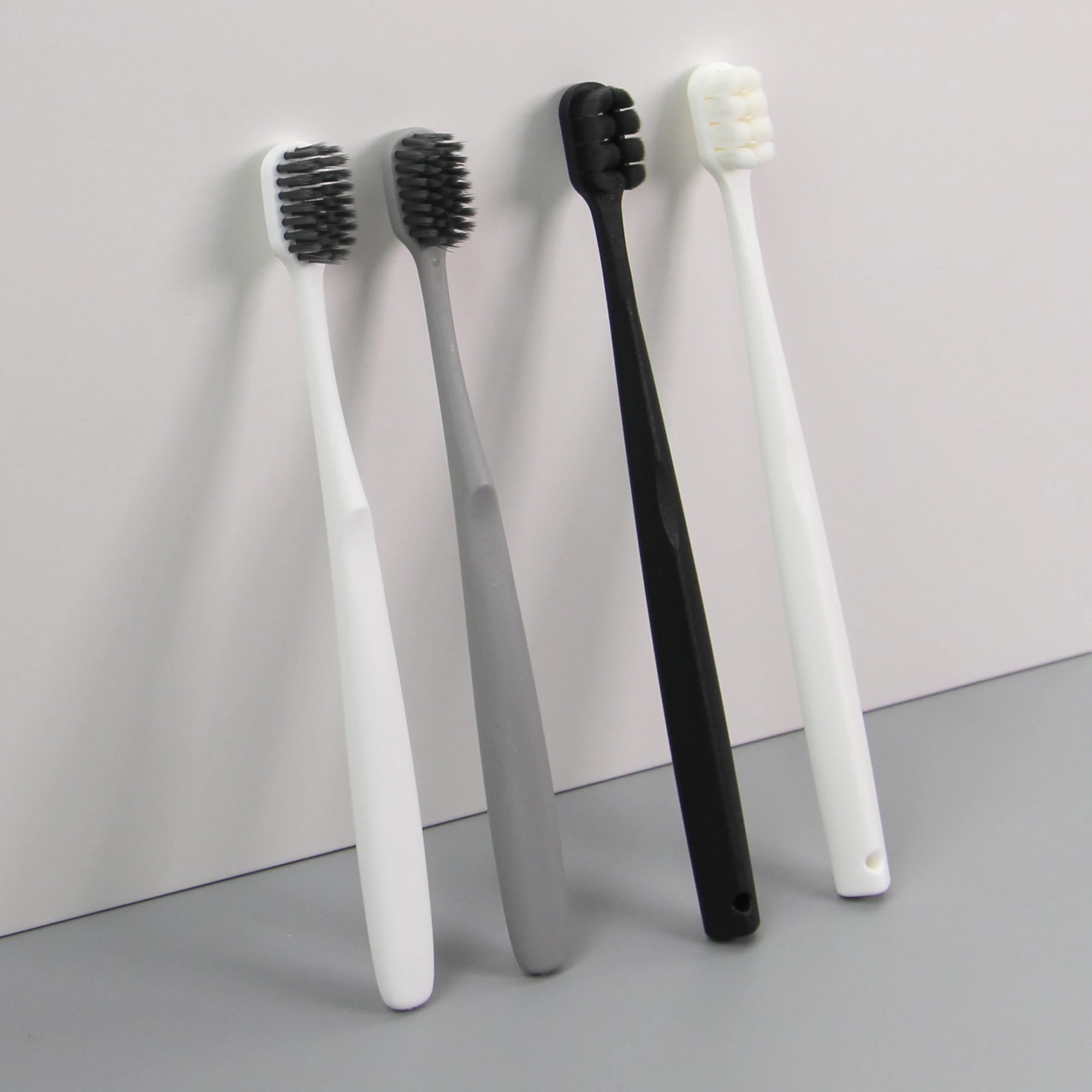 New Design Convenient Disposable Toothbrush For Hotel Guests Soft Portable Hygiene Care Cleaning Bursting Bead Toothbrush