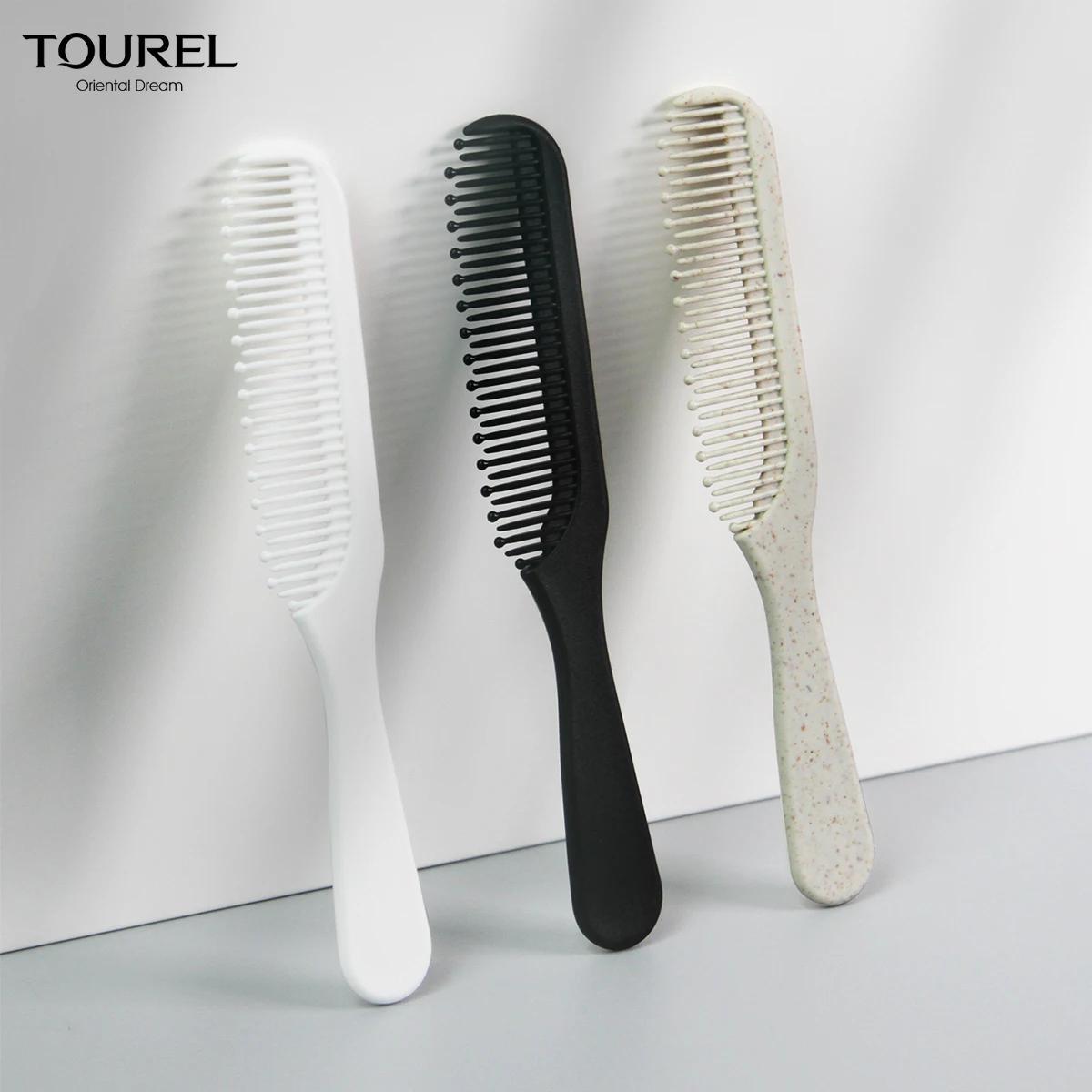 Luxury 5 Star Hotel Amenity Plastic Disposable Hair Comb Custom Logo Personal Hygiene Supply For Travel Home Salon