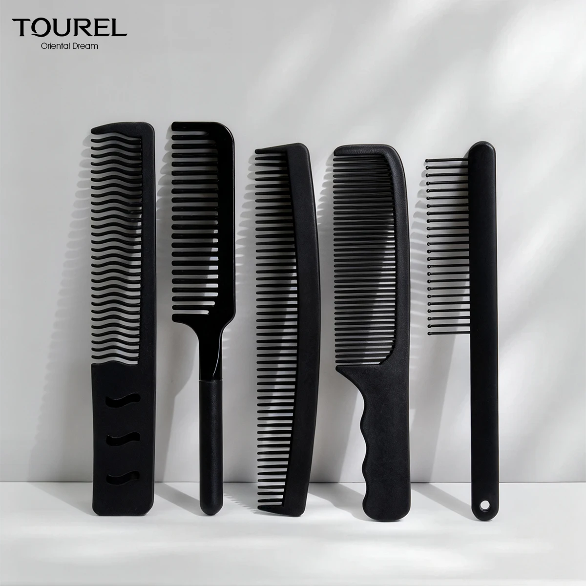 Luxury 5 Star Hotel Amenity Plastic Disposable Hair Comb Custom Logo Personal Hygiene Supply For Travel Home Salon