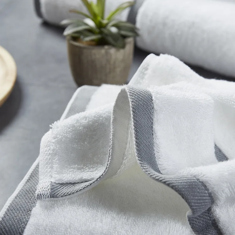 Extra Large 5-star 100% Cotton 32s Luxury White Square Bath Towel Jacquard Technique Wholesome Hilton Hotel Style Luxury Knitted